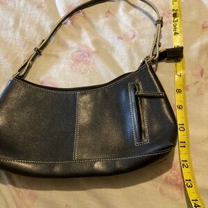 Super cute small shoulder purse. Excellent condition.